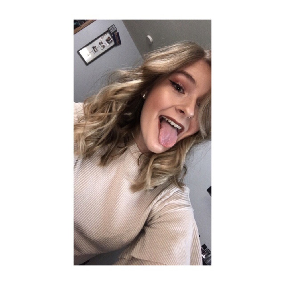 Meet your Posher, Dakota